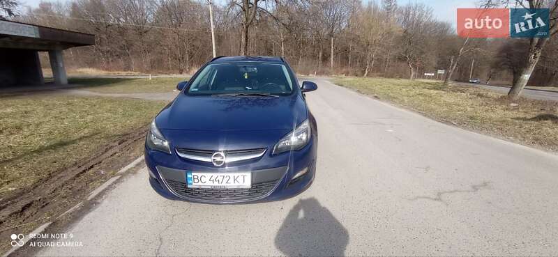 Універсал Opel Astra 2013 в Дрогобичі