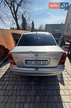 Седан Opel Astra 2003 в 
