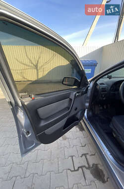 Седан Opel Astra 2006 в 