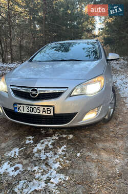 Универсал Opel Astra 2011 в Василькове