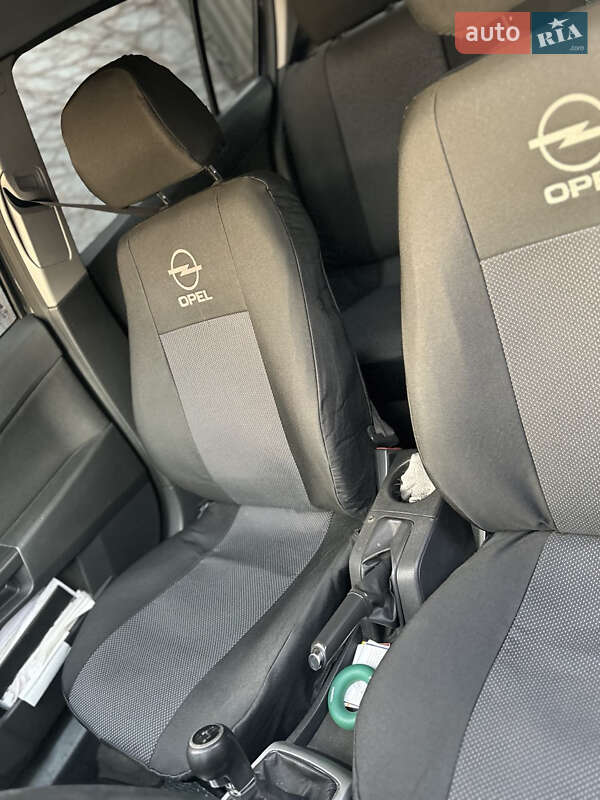 Хетчбек Opel Astra 2012 в Києві