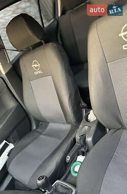 Хэтчбек Opel Astra 2012 в 