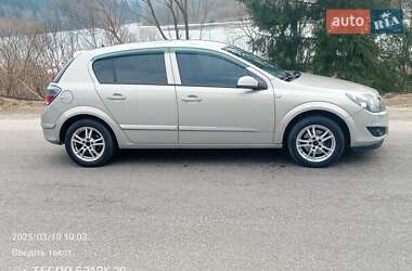 Хэтчбек Opel Astra 2008 в 