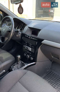 Универсал Opel Astra 2010 в 