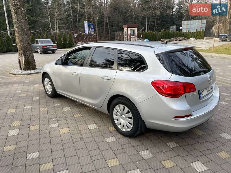 Универсал Opel Astra 2012 в Трускавце