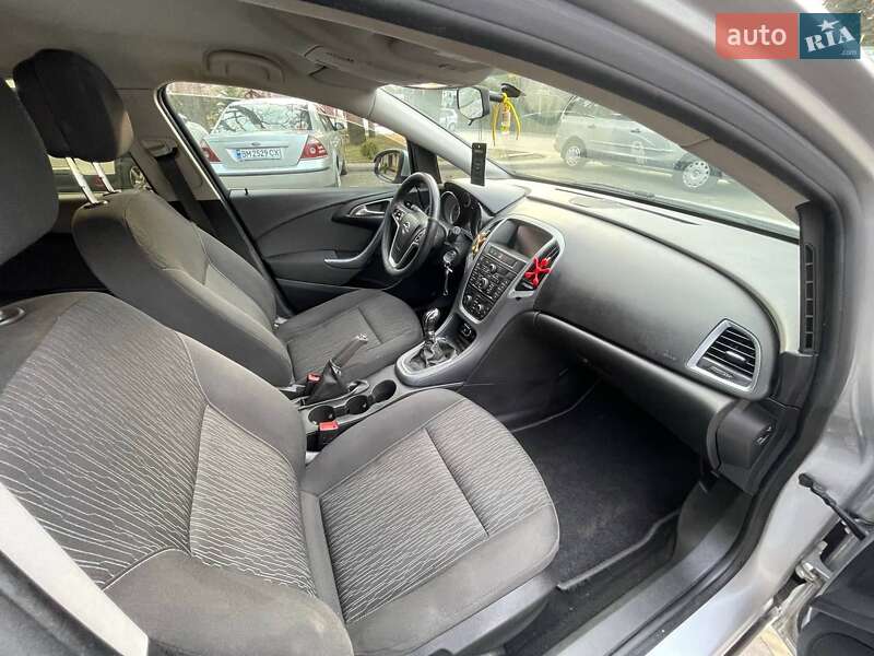 Универсал Opel Astra 2012 в Трускавце