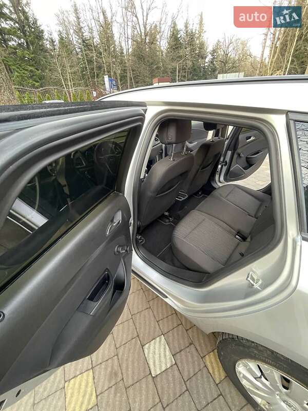 Универсал Opel Astra 2012 в Трускавце