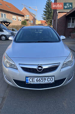 Універсал Opel Astra 2011 в Чернівцях