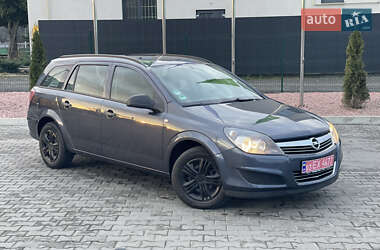 Універсал Opel Astra 2010 в Луцьку