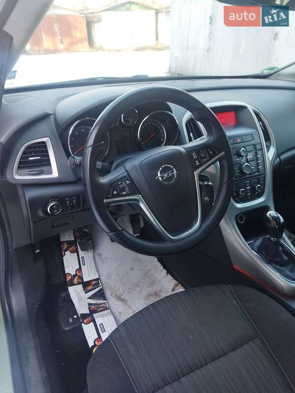 Універсал Opel Astra 2011 в Києві