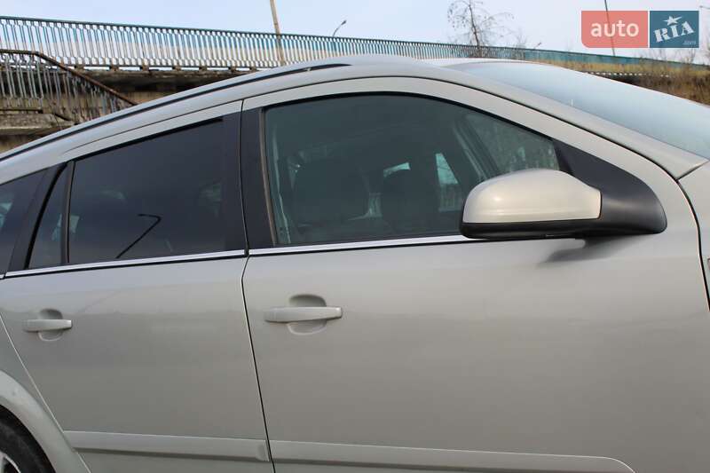 Универсал Opel Astra 2006 в Дрогобыче