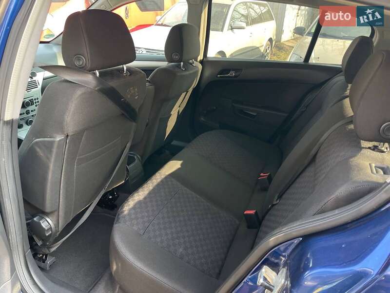 Хэтчбек Opel Astra 2004 в Луцке