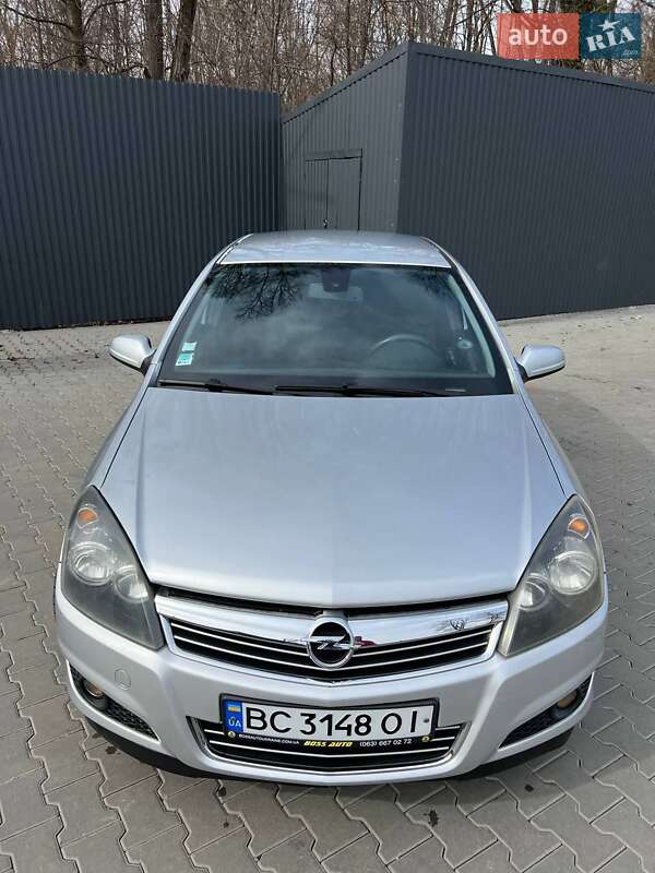 Хэтчбек Opel Astra 2008 в Дрогобыче
