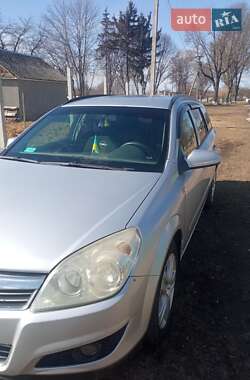 Универсал Opel Astra 2008 в Волочиске