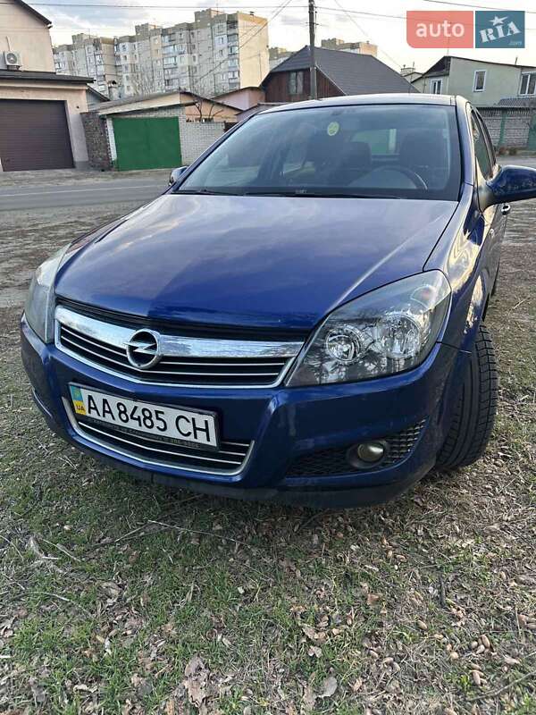 Opel Astra 2011