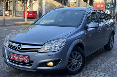 Універсал Opel Astra 2009 в Рівному