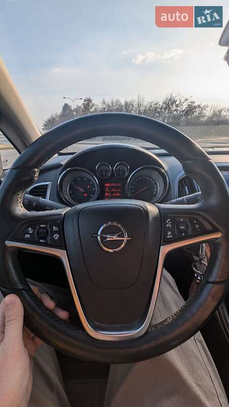 Універсал Opel Astra 2012 в Львові