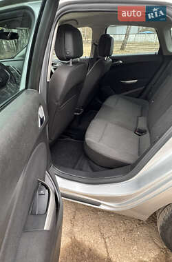 Хэтчбек Opel Astra 2011 в 