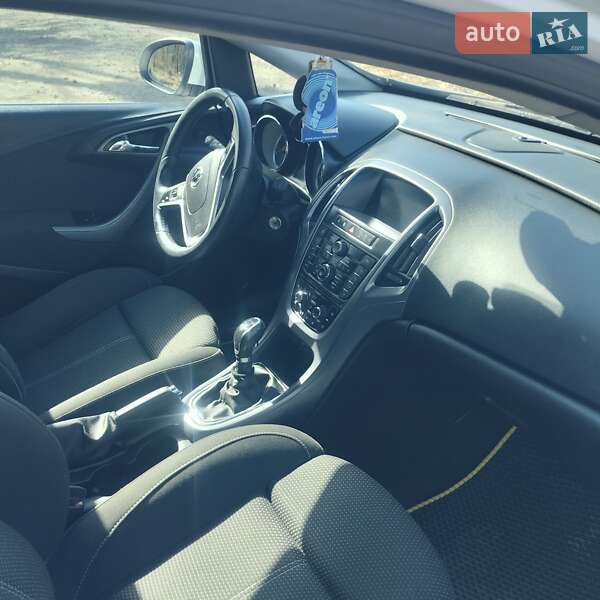 Универсал Opel Astra 2014 в Звенигородке