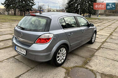 Хэтчбек Opel Astra 2004 в 