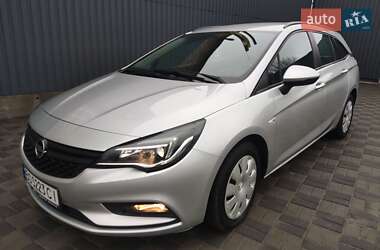 Універсал Opel Astra 2016 в Яремчі