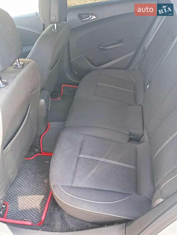 Универсал Opel Astra 2014 в Старой Выжевке