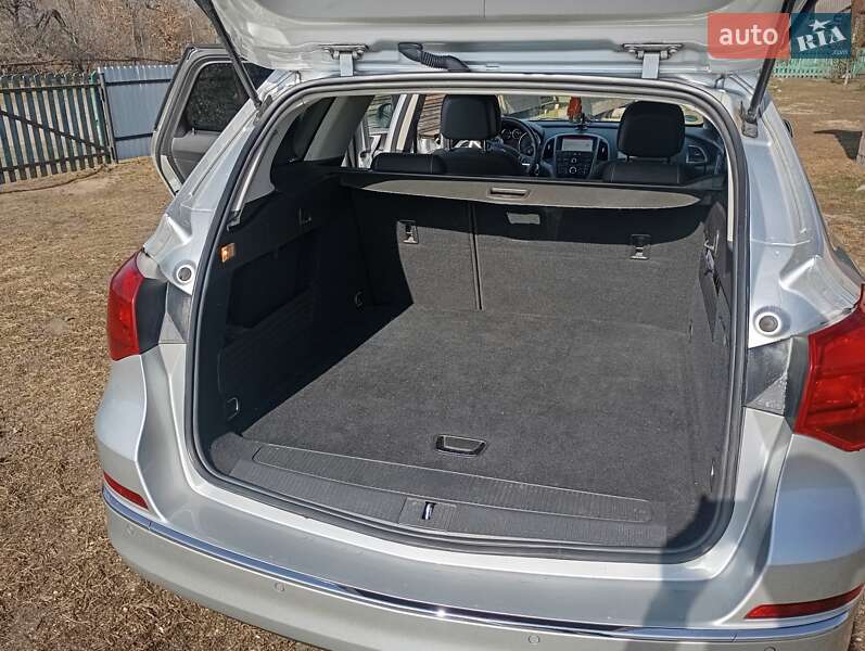 Универсал Opel Astra 2014 в Старой Выжевке