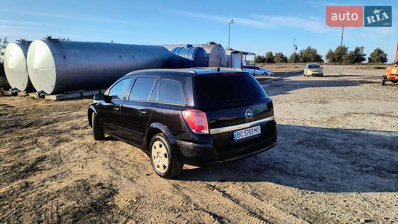 Универсал Opel Astra 2006 в Новояворовске