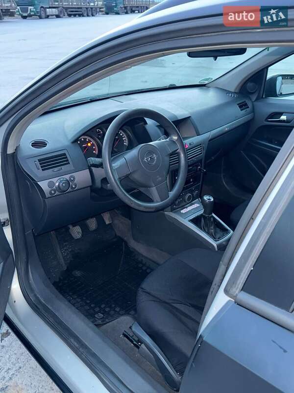 Универсал Opel Astra 2004 в Коростене