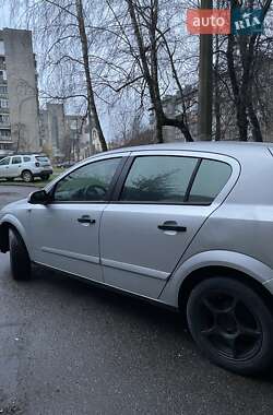 Хетчбек Opel Astra 2005 в 
