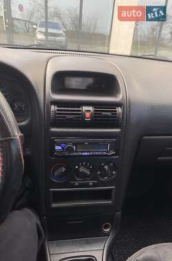 Хэтчбек Opel Astra 1998 в 