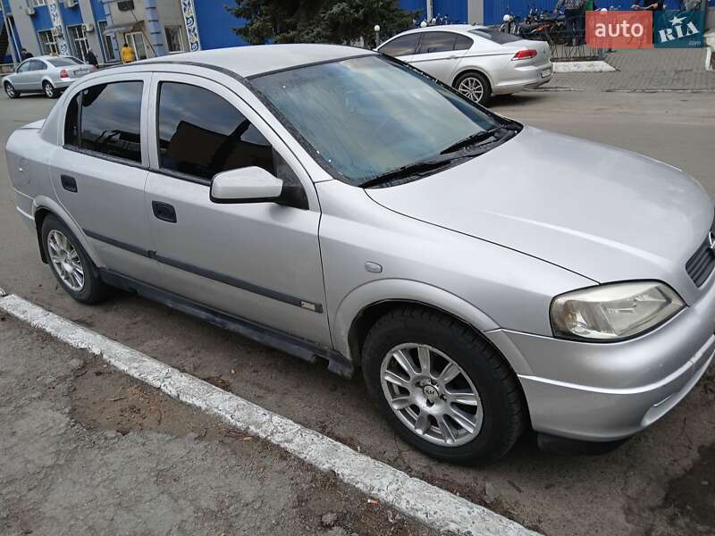 Седан Opel Astra 2002 в Малине