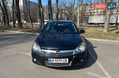 Універсал Opel Astra 2012 в Києві