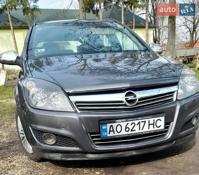 Opel Astra 2010