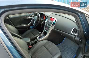 Універсал Opel Astra 2012 в 