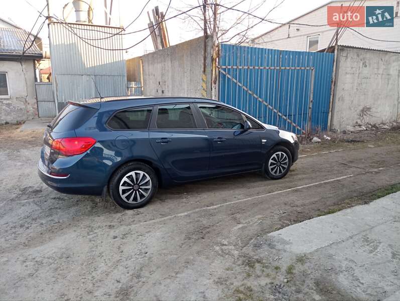 Универсал Opel Astra 2012 в Львове