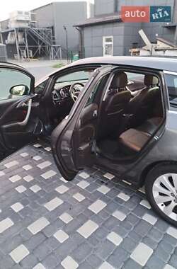 Универсал Opel Astra 2012 в 