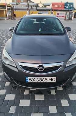 Универсал Opel Astra 2012 в 
