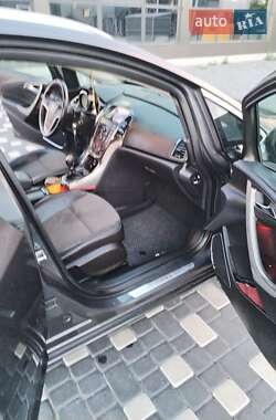 Универсал Opel Astra 2012 в 
