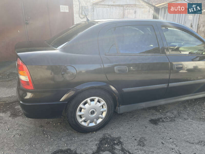Седан Opel Astra 2003 в Києві