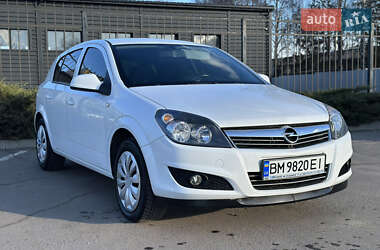 Хэтчбек Opel Astra 2013 в 