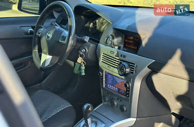 Хэтчбек Opel Astra 2013 в 