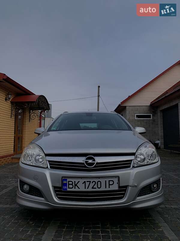 Универсал Opel Astra 2008 в Костополе