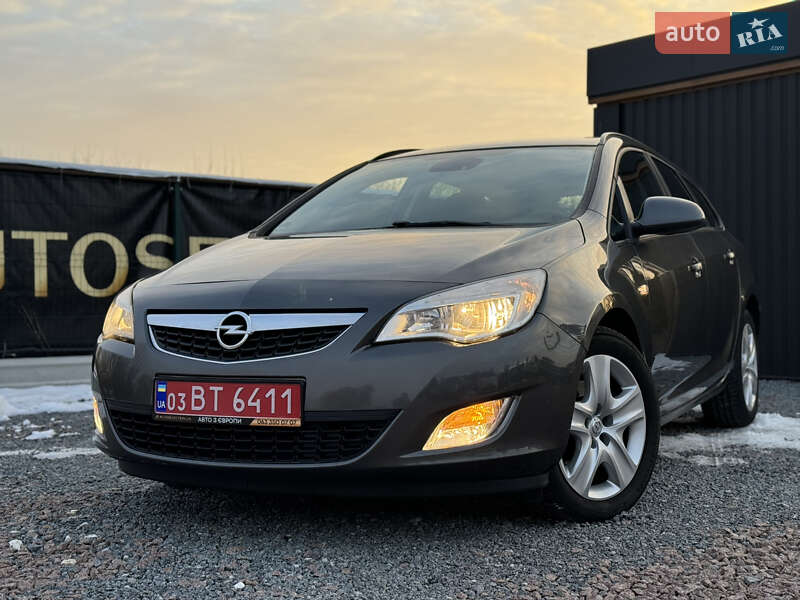 Универсал Opel Astra 2012 в Дрогобыче