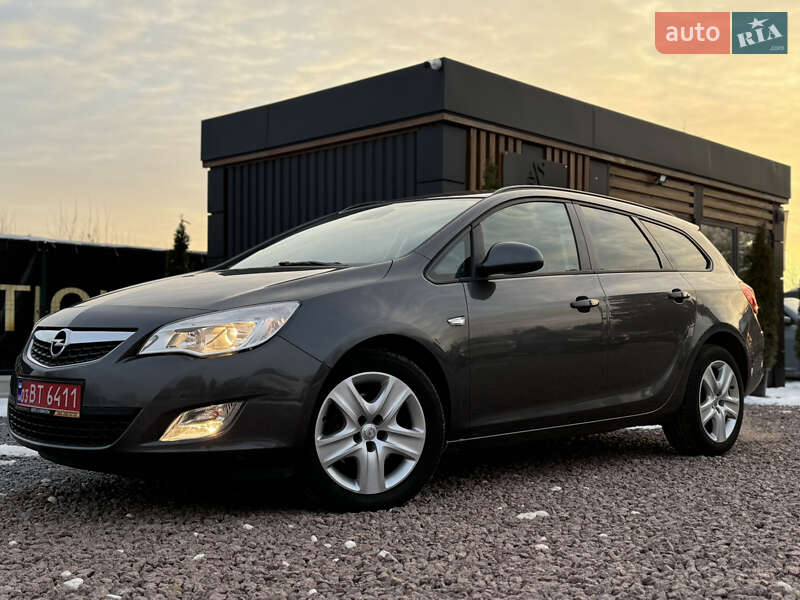 Универсал Opel Astra 2012 в Дрогобыче