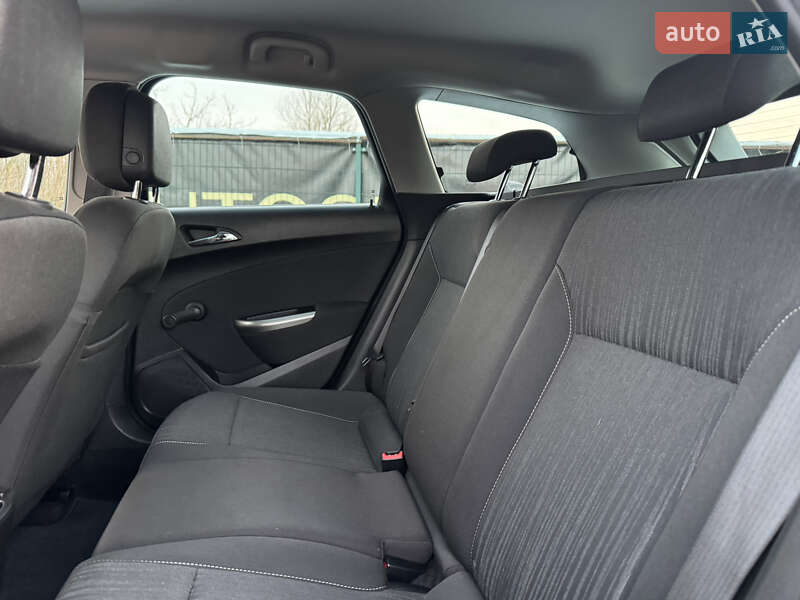 Универсал Opel Astra 2012 в Дрогобыче