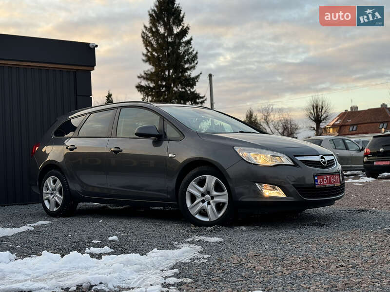 Универсал Opel Astra 2012 в Дрогобыче