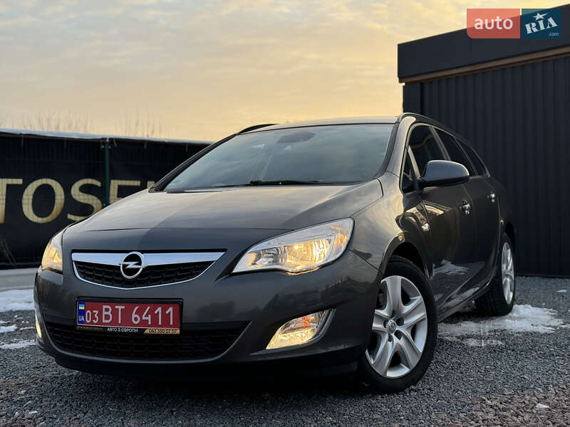 Универсал Opel Astra 2012 в Дрогобыче