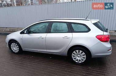 Универсал Opel Astra 2014 в Киеве