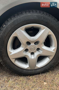 Универсал Opel Astra 2010 в 